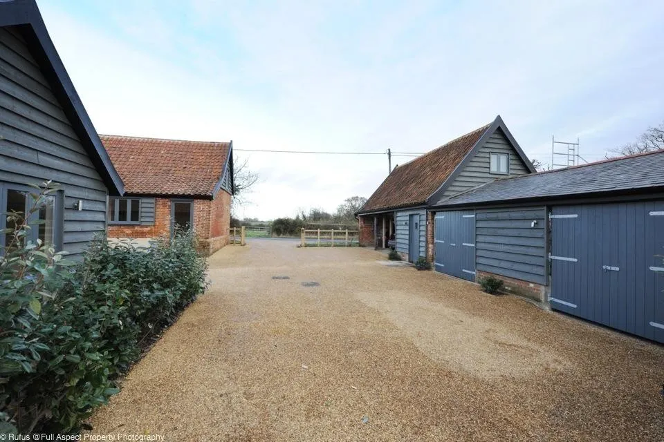 Elm Farm Barn 2 03