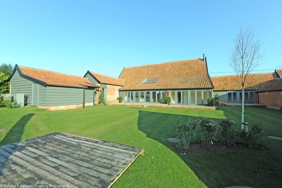 Elm Farm Barn01
